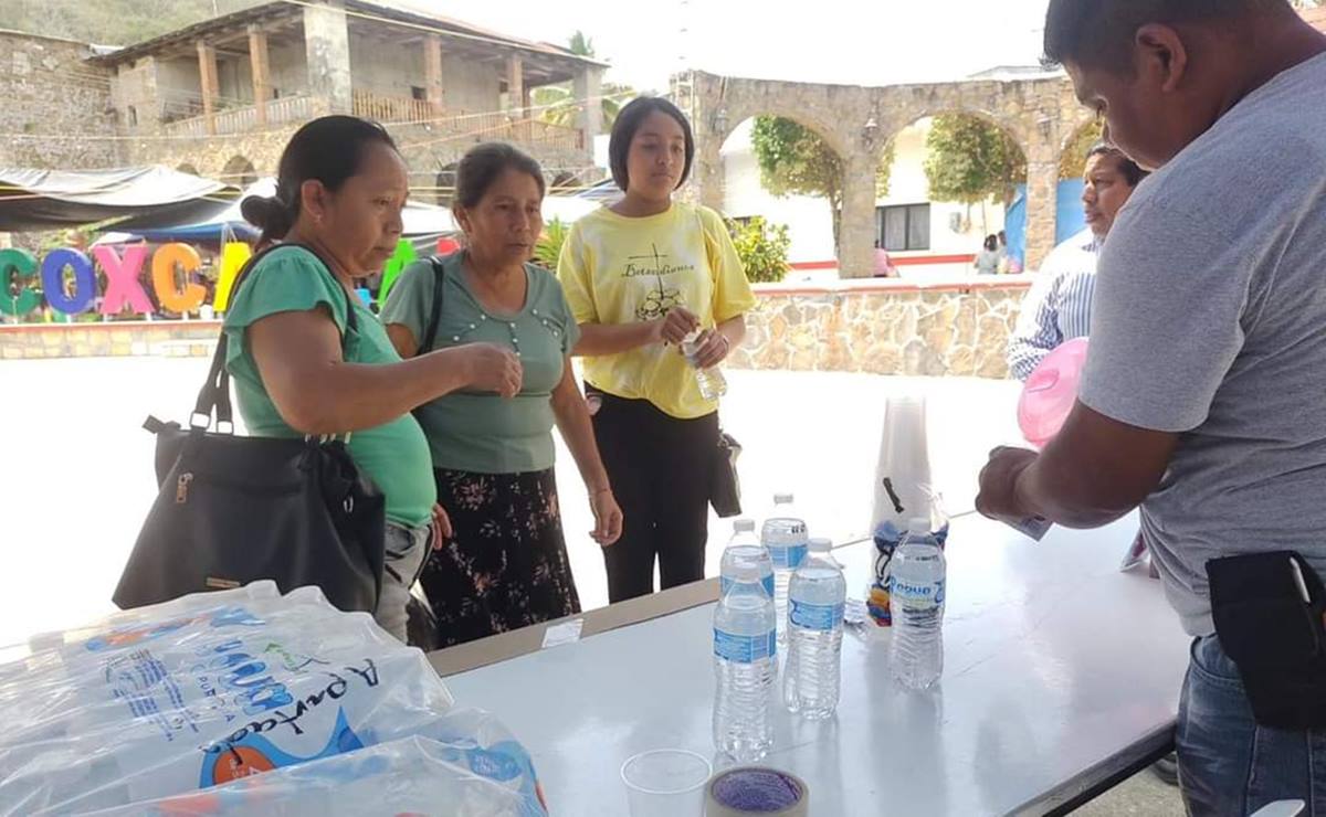 Para evitar deshidratación por altas temperaturas, instalan puntos de hidratación en la Huasteca potosina