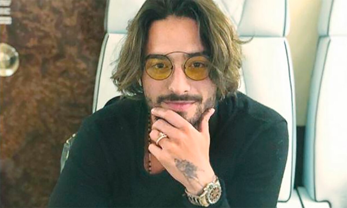 Hacen meme por vestimenta de Maluma; "es un orgullo", responde el IMSS