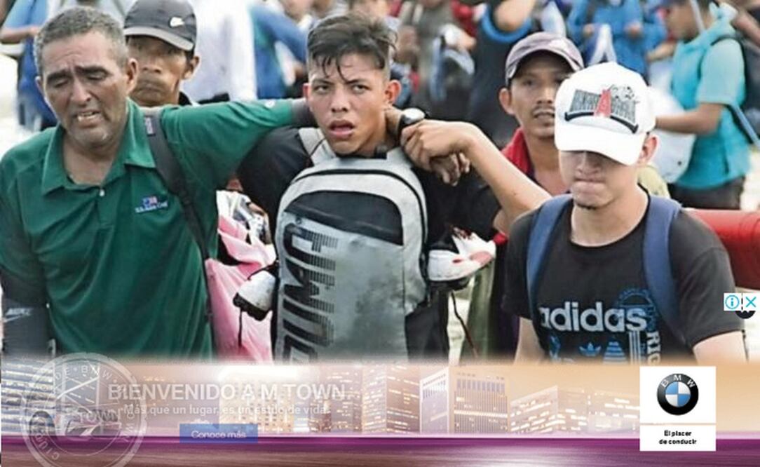 Geovany, de 42 años, comenta que para evitar rezagarse y ser detenido por agentes migratorios por su discapacidad, camina en medio del contingente.