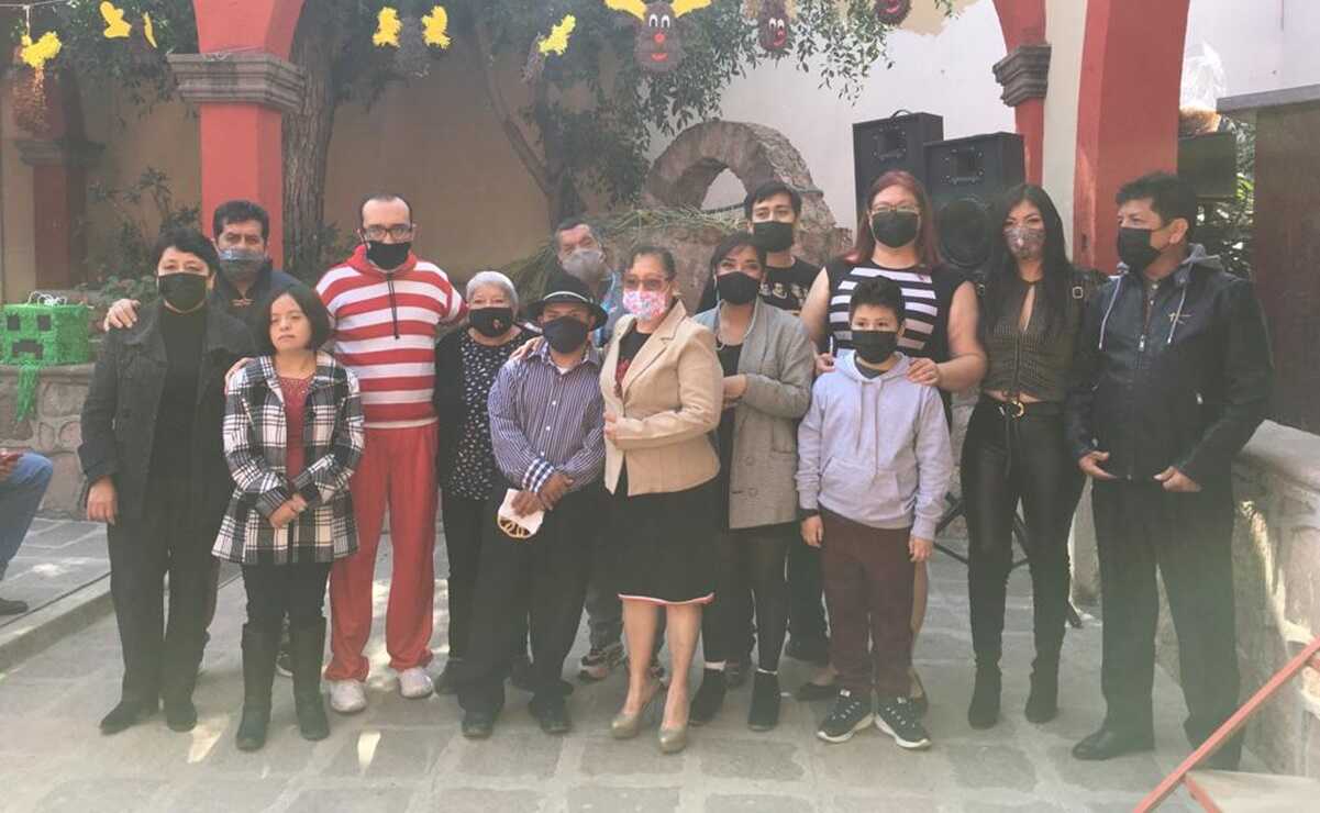 Menores con discapacidad intelectual en SLP crecen como emprendedores con piñatas y manualidades