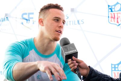 Estudios y deporte no pueden jugar separadas: Shayne Skov