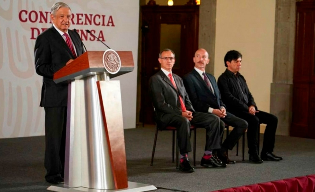 AMLO pide que lo dejen trabajar en el aeropuerto de Santa Lucía