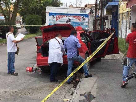 Persecución termina en choque, 2 detenidos 