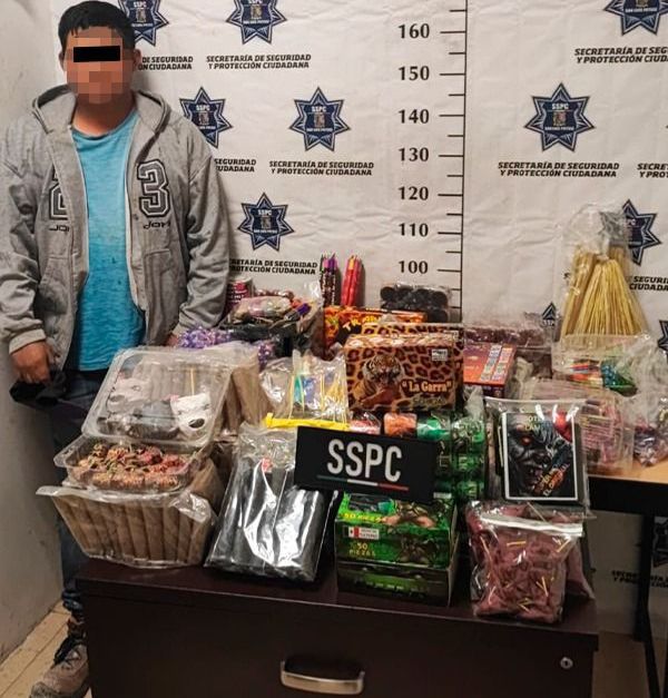 El sujeto fue detenido con unos 30 kilos de pirotecnia ilegal