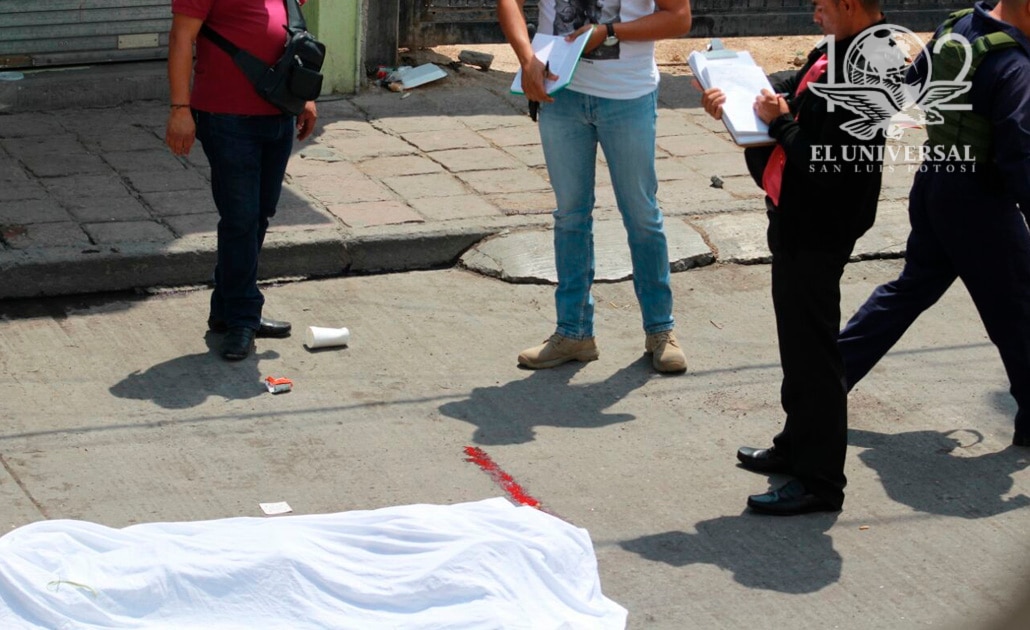 Investigan asesinato cerca del mercado República