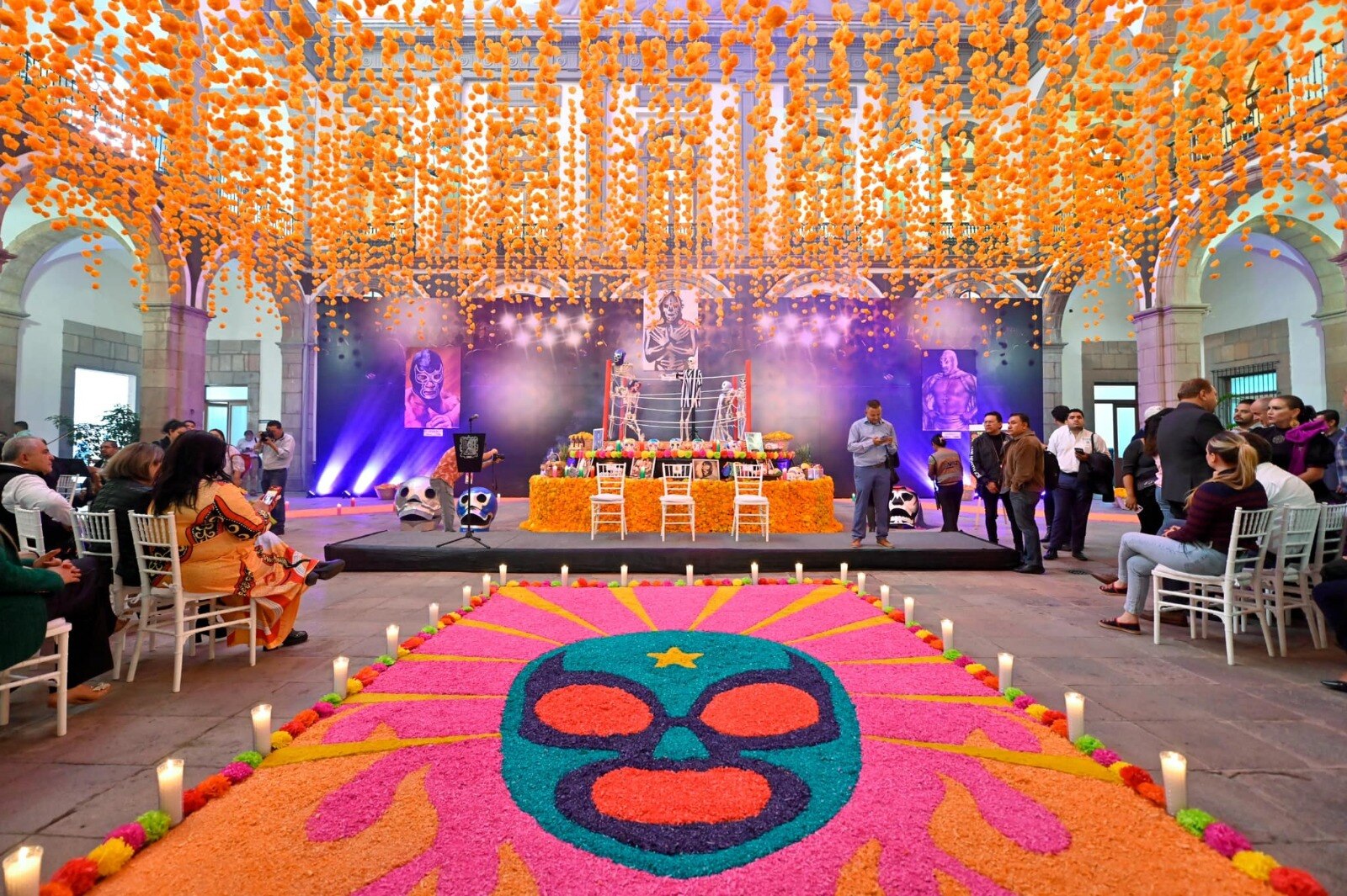 Inauguran altar monumental por Día de Muertos en SLP; está dedicado a la lucha libre. Foto: Especial