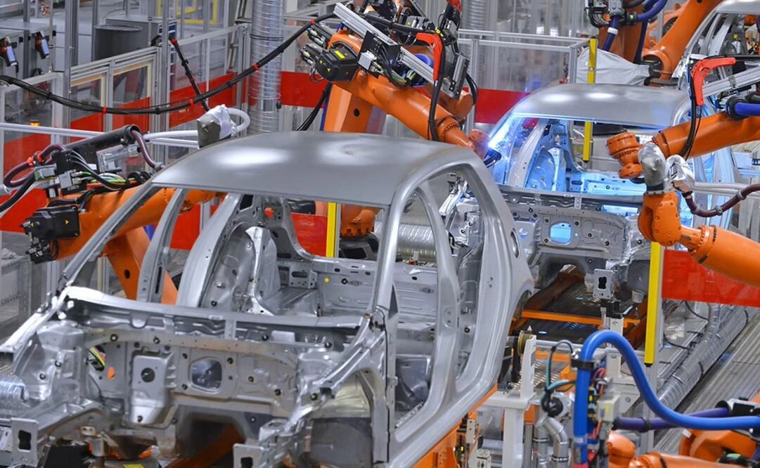 Automotrices están firmes de mantener inversiones en México, asegura Ricardo Gallardo. Foto: Especial