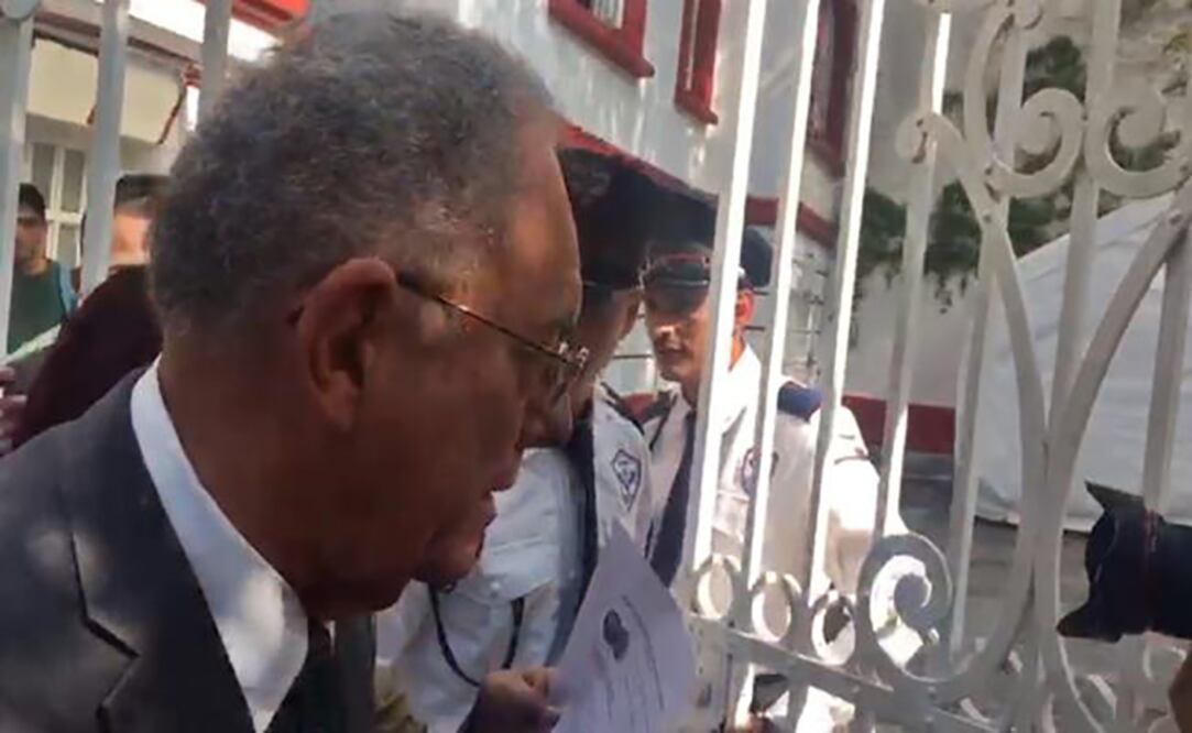 Javier Jiménez Espriú, próximo secretario de Comunicaciones y Transportes, llegó con el dictamen a la casa de transición. Foto: Tomada de video