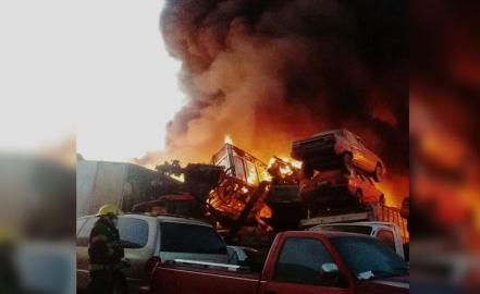Se incendia pensión de grúas
