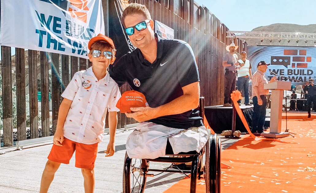 Niño de EU recauda 22 mil dólares para muro fronterizo vendiendo limonada