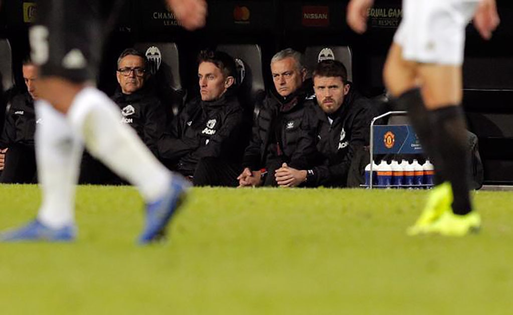 Mourinho deja el Manchester United tras mal comienzo de temporada