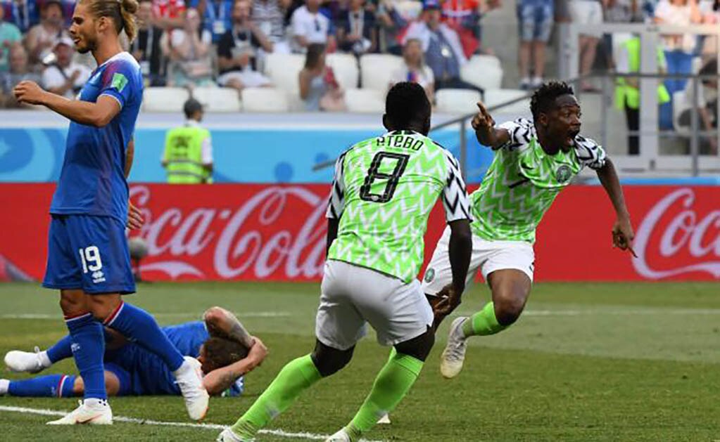 Nigeria derrota a Islandia y le da vida a Argentina