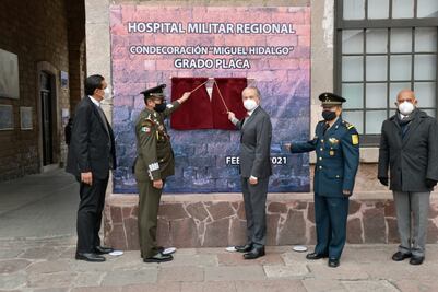 Condecoran Hospital Militar de San Luis por su labor ante el Covid-19