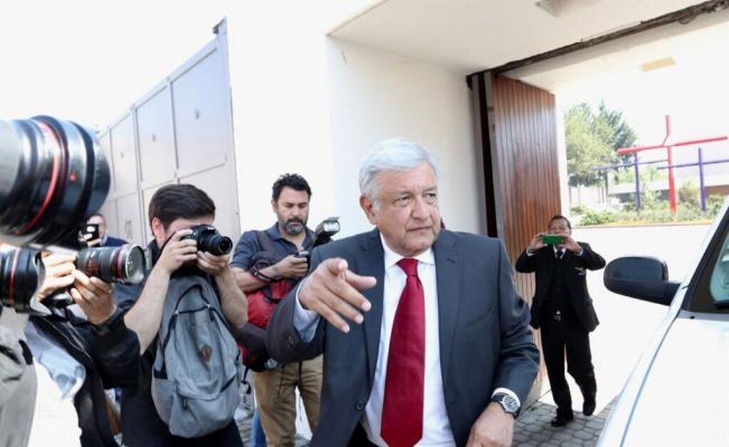 Promete AMLO invitar al Papa si gana elección