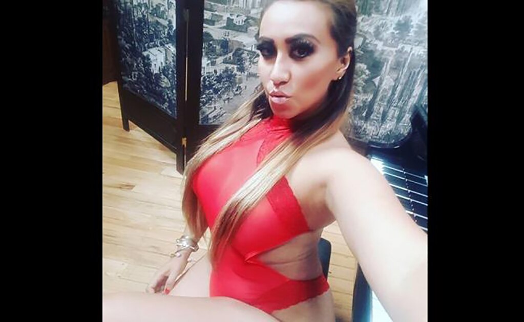 Modelo se disculpa por fotos en lencería en Palacio Nacional