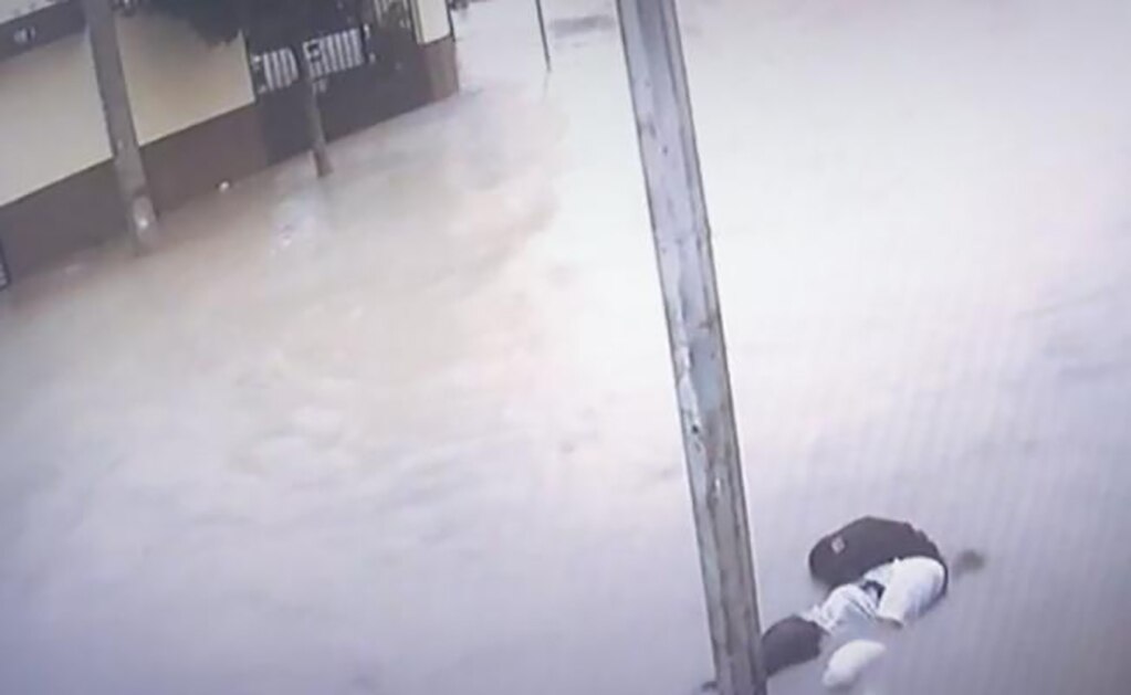 El lunes por la tarde, en la calle José Clemente Orozco, en la colonia Quinta Colonial, ocurrió el accidente donde también resultaron lesionados dos estudiantes