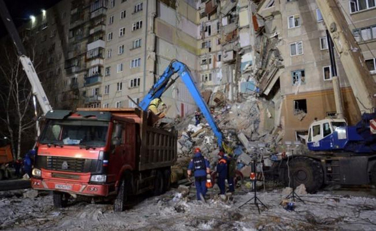  Sube a 22 la cifra de muertos por explosión de gas en edificio de Rusia