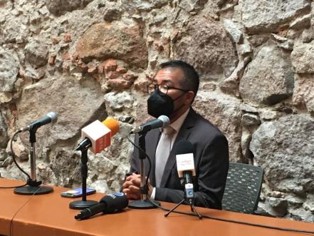 Leonardo Viggo Campa, primer hombre trans en recibir título por la UASLP 