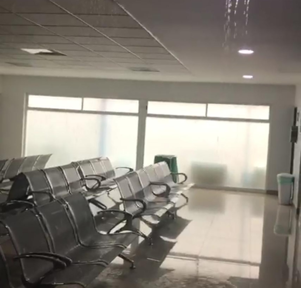 Fuertes lluvias afectan obra recién inaugurada del IMSS