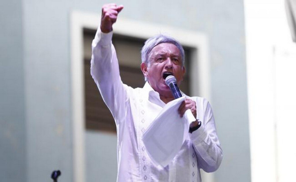  Arriba AMLO a reunión con gobernador de Campeche