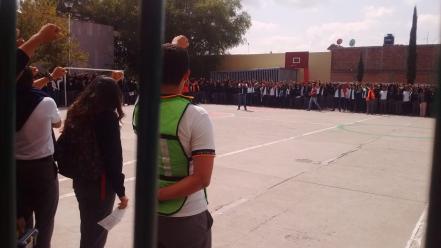 Alumnos participan en macrosimulacro en CBTis 121