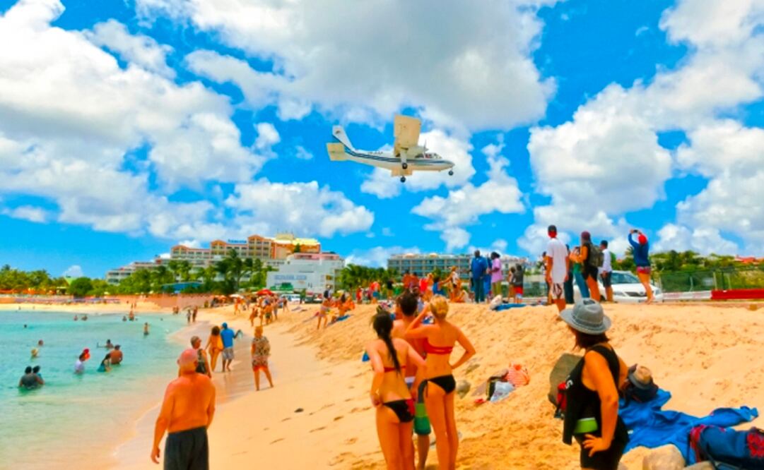 Aeropuerto de la isla de Sint Marteen, el cual se encuentra junto a una playa pública. (Foto: iStock)