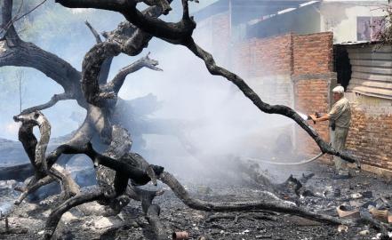 Incendio en predio cercano a Plaza Citadina provoca movilización 