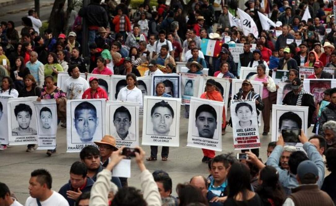 Familiares de los 43 normalistas de Ayotzinapa reclaman la desaparición de los jóvenes. Foto: Archivo EL UNIVERSAL