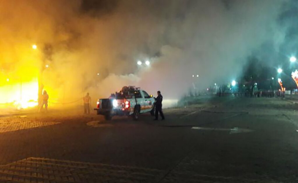 Se incendian puestos navideños en plaza de San Pedro Cholula