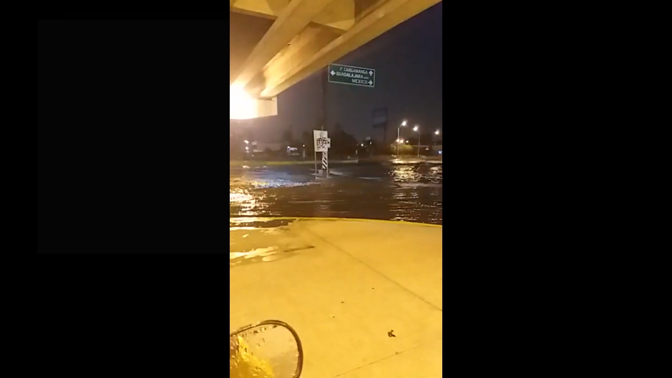 Cierran vialidades por lluvias en la zona metropolitana de SLP