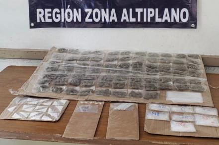Hallan marihuana, cristal, coca y hasta crack adentro de carro abandonado en Matehuala
