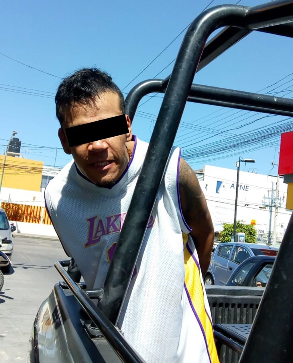 Pareja entró a robar a un Oxxo, fueron detenidos