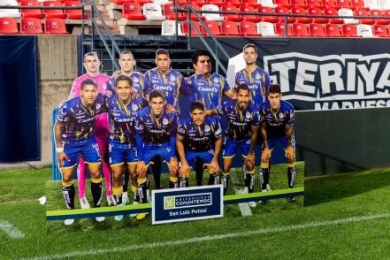 Tunden en redes al Atlético de San Luis por convivencia con jugadores de cartón