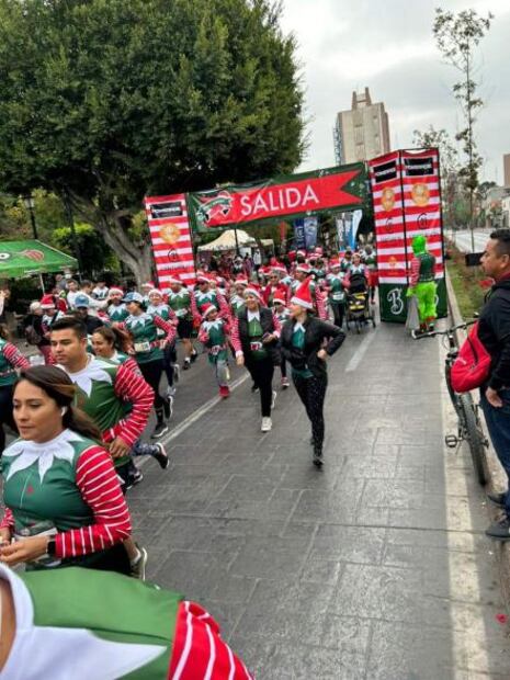 Duendes se apoderaron de las calles de la capital por la “Santa Corrida” en SLP