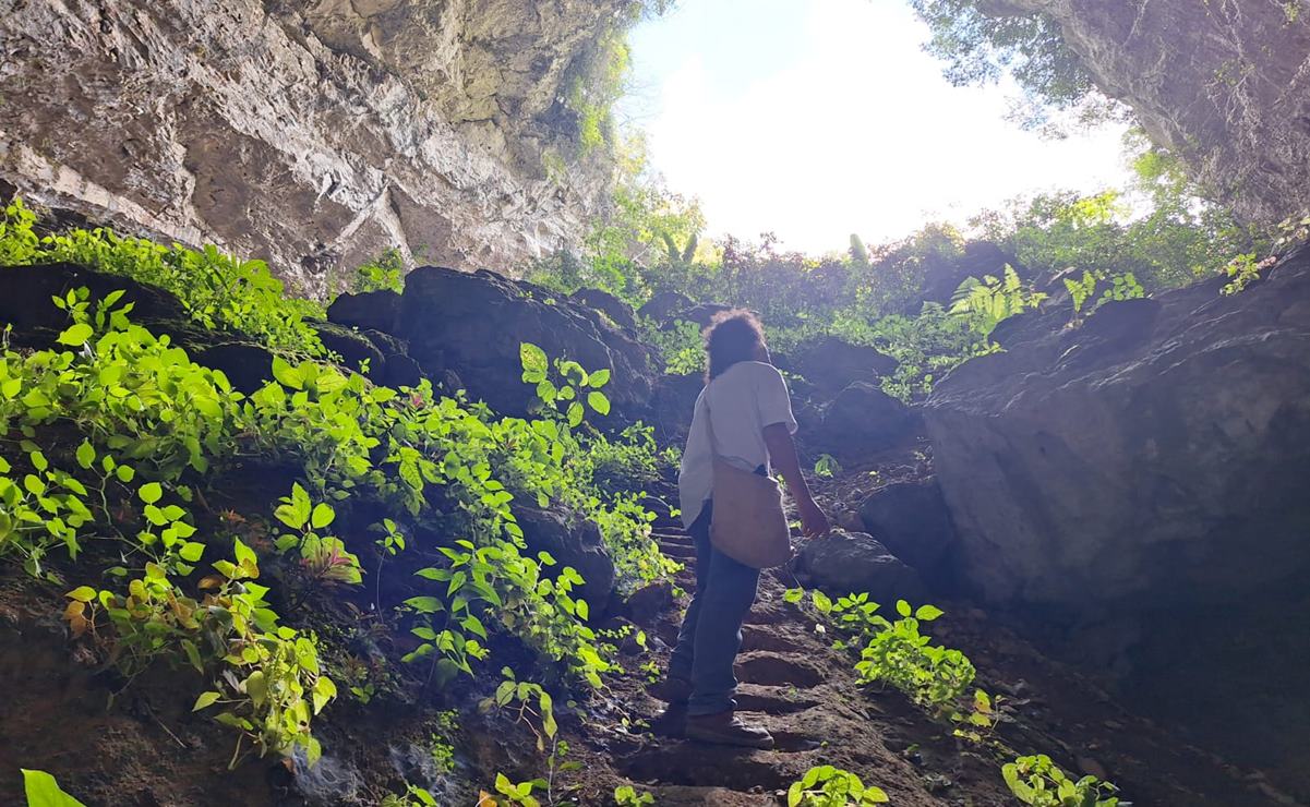 La cueva posee gran encanto tanto por fuera como por dentro, donde la filtración del agua ha dejado algunas formaciones visuales. Foto: Isela Hinojoza