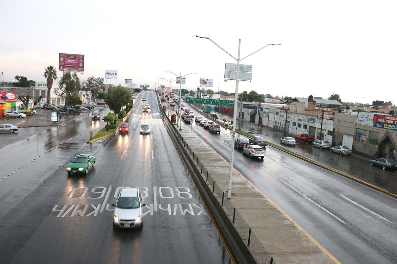 Lluvias colapsan tráfico en la capital potosina