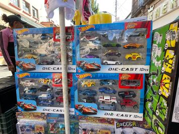 Comercio informal pierde terreno en SLP ante ola de tiendas chinas; esperan recuperación en fiestas decembrinas 