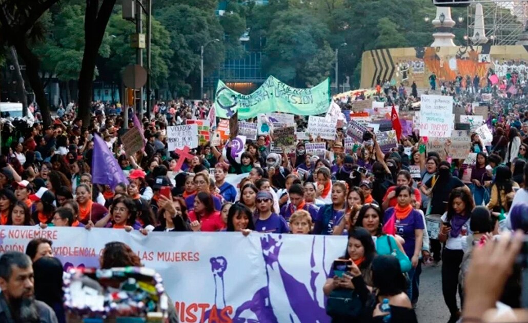 Con marcha "Ni Una Menos", feministas se manifiestan contra la violencia a la mujer