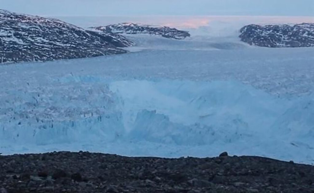 Video. Así se desprendió un enorme glaciar en Groenlandia