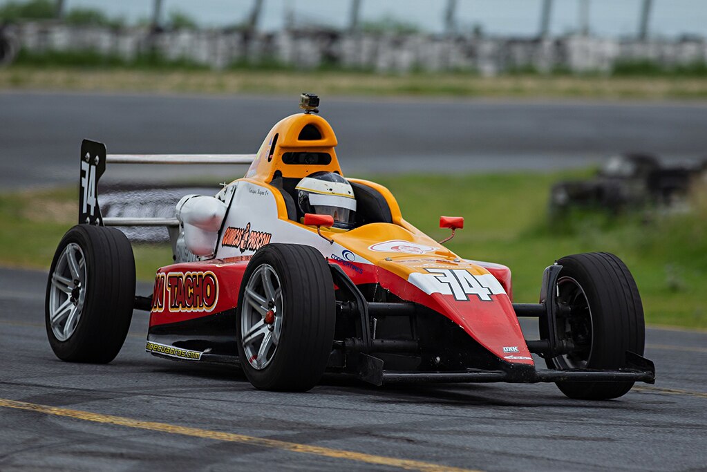 Enrique “Mao” Reyna, listo para Súper Copa categoría Fórmula 1800