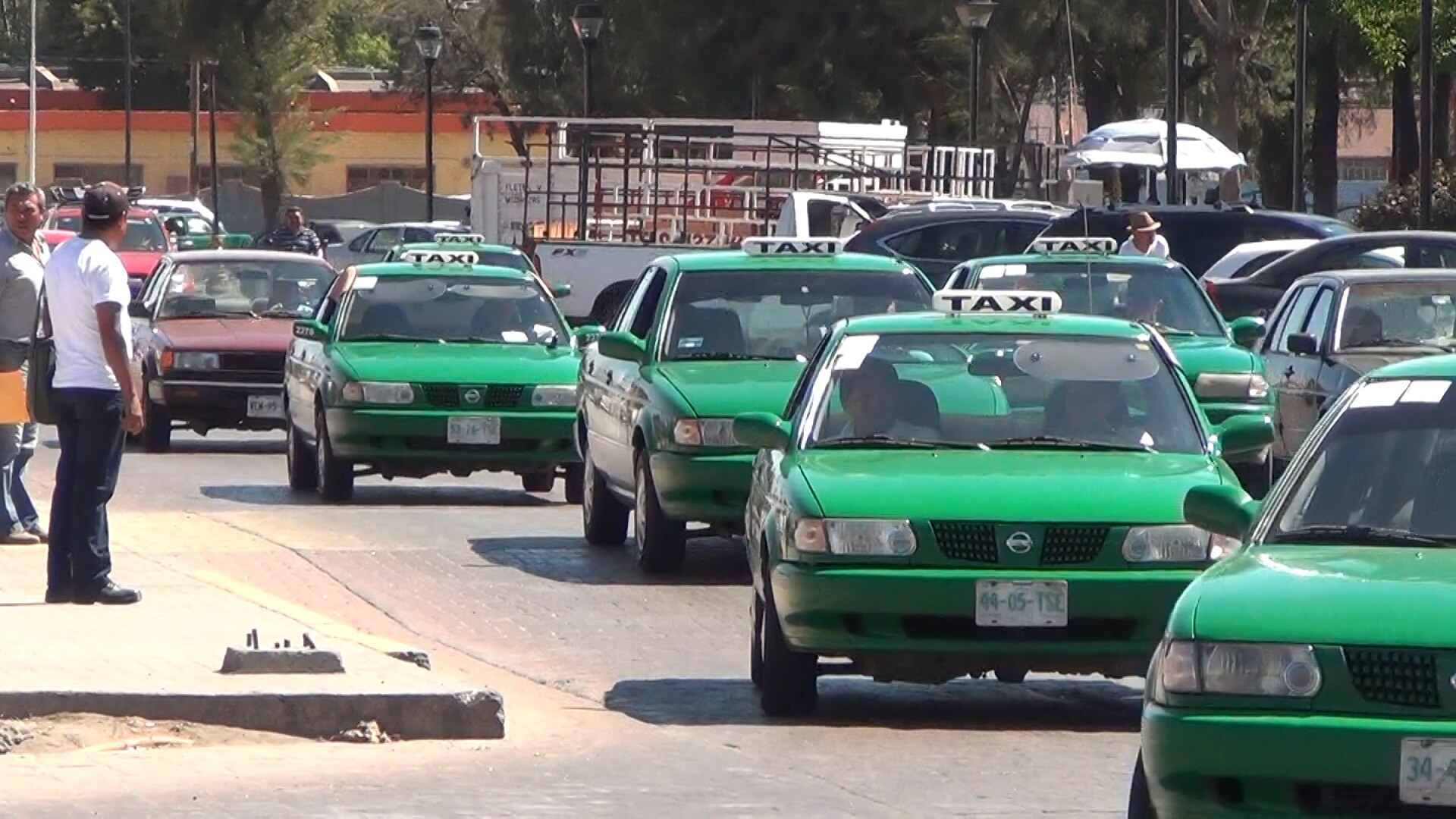 Por temporada vacacional, SCT debe supervisar servicio de taxis