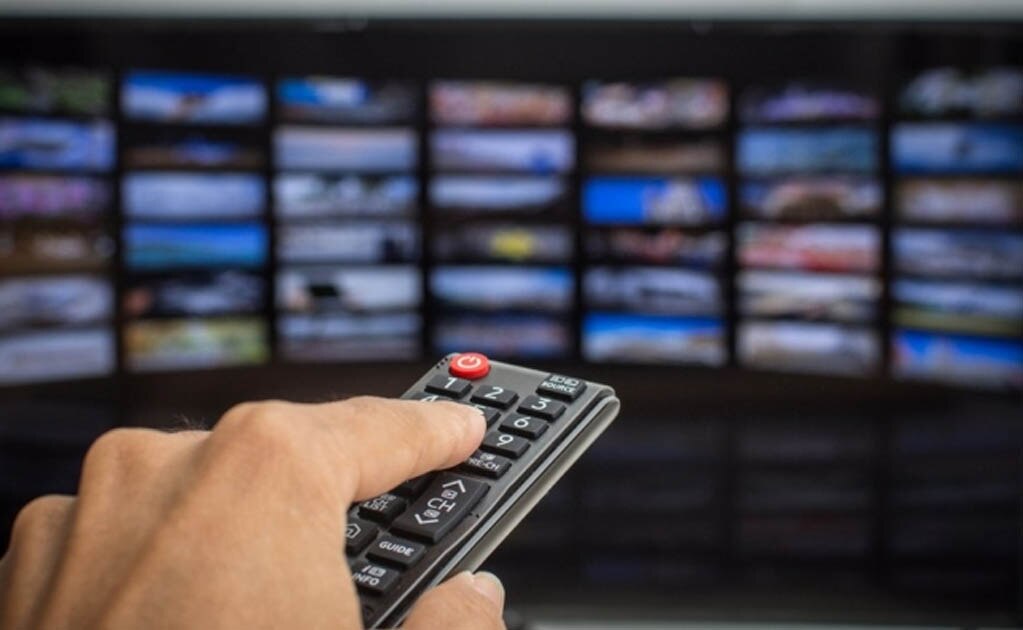 Piratas cibernéticos podrían encender micrófonos y cámaras de los televisores sin que los usuarios se den cuenta