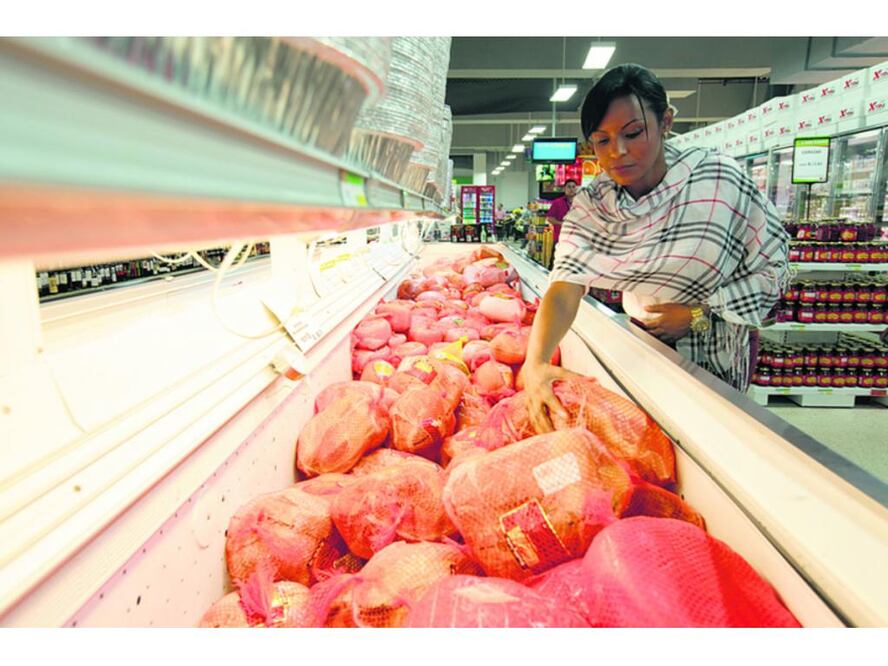 Banxico sube tasa y encarece la Navidad