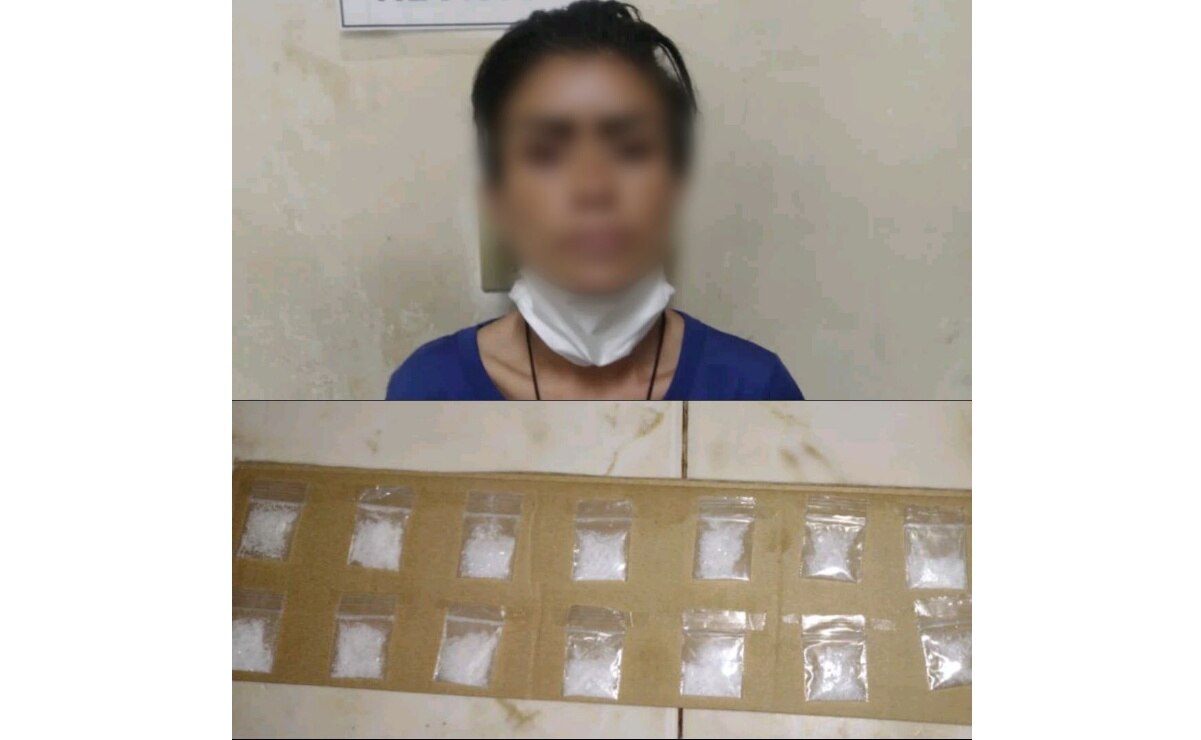 Policías municipales detienen a mujer con 14 bolsas con cristal en Soledad