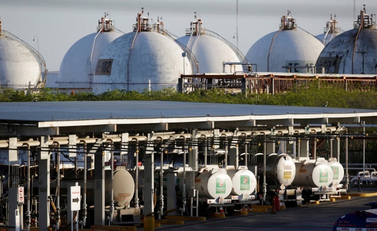 Standard and Poor's baja a negativa la perspectiva de Pemex