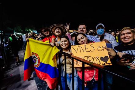 Con cumbia y ballenato, Carlos Vives hizo bailar a los potosinos en la Fenapo
