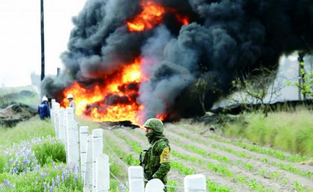 Sin ser policías, empleados de Pemex hacen vigilancia para combatir el delito de las tomas clandestinas (ARCHIVO EL UNIVERSAL)