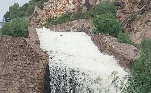 Desfogan la presa San José tras alcanzar su nivel máximo permitido