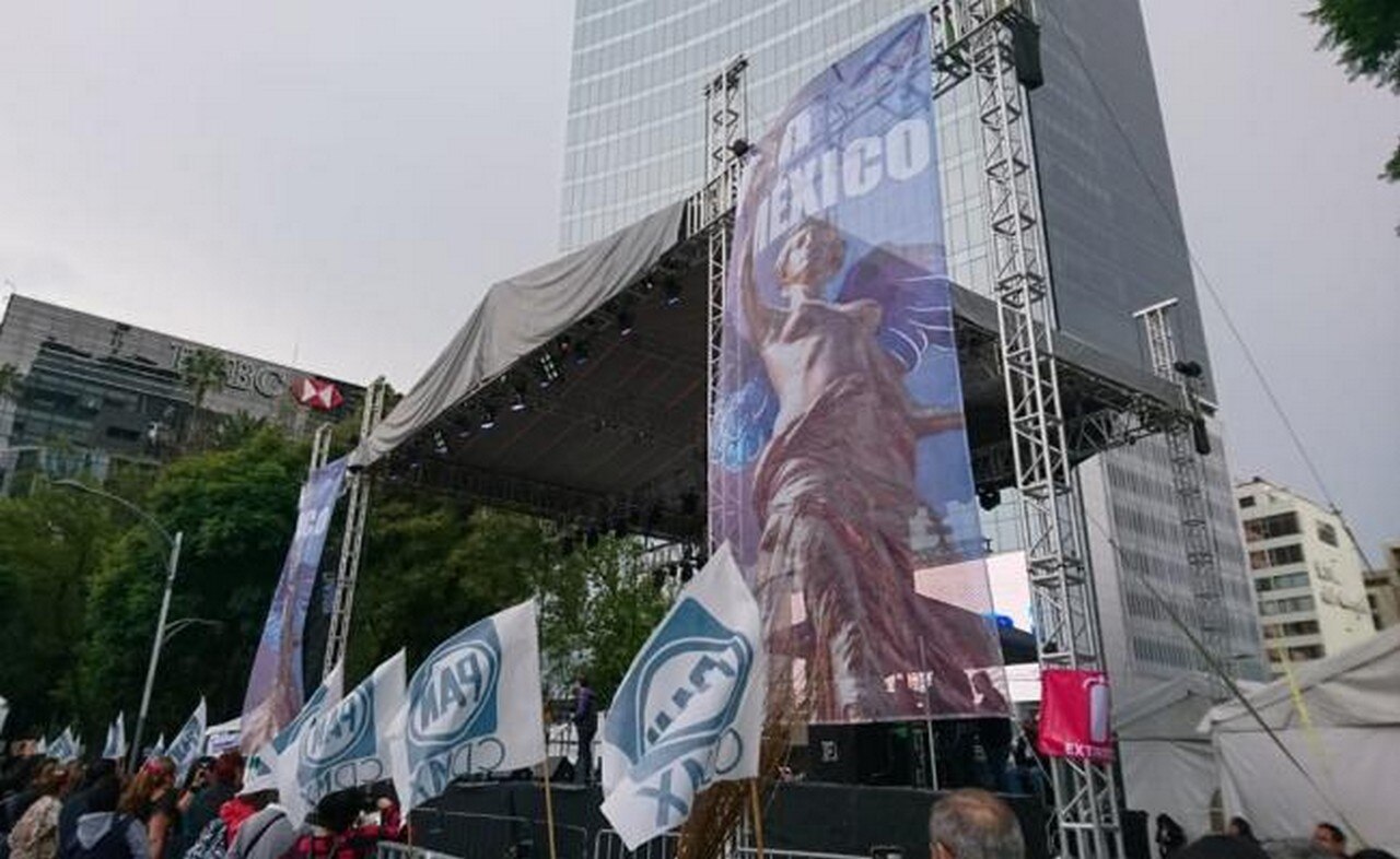  Sin líderes, PAN festeja su 79 aniversario en el Ángel de la Independencia