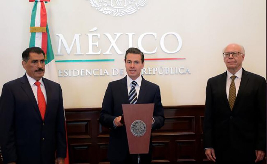 El presidente Enrique Peña Nieto designó y tomó protesta a Florentino Castro López como nuevo Director General del Instituto de Seguridad y Servicios Sociales de los Trabajadores del Estado. Foto: @PresidenciaMX